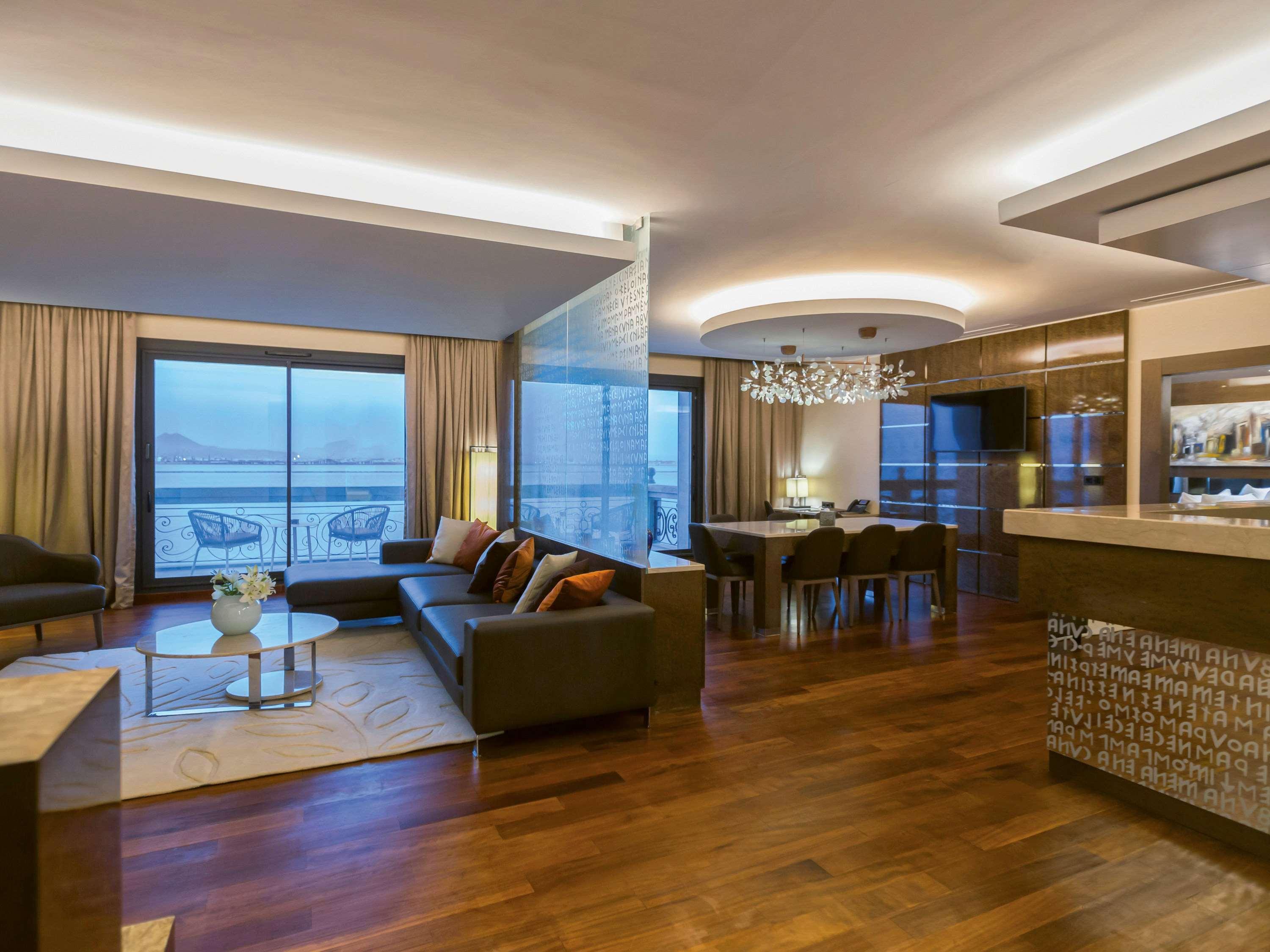 Moevenpick Hotel Du Lac Тунис Экстерьер фото A suite at the hotel